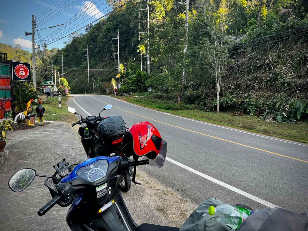 the road from chiang mai to pai