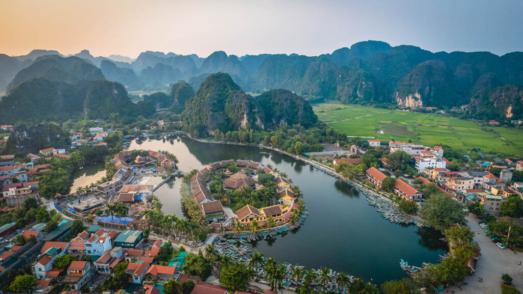 tam coc boat trip starting point 