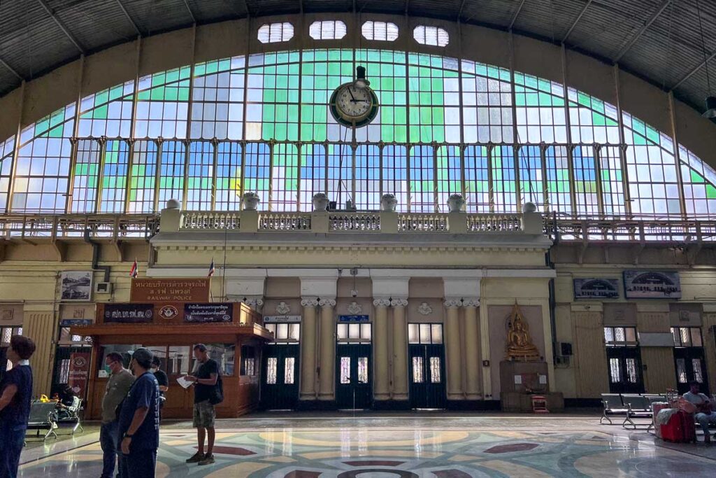 hua lamphong station starting point to go from bangkok to ayutthaya