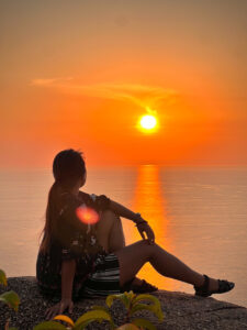 Nomadicated in front of a magnificent sunset view in Phuket on a hike