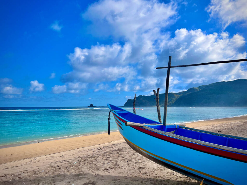 tampah lancing beach neer kuta lombok