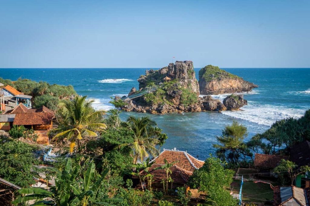 nglambor beach, eith a ropeway to the coral isalnds